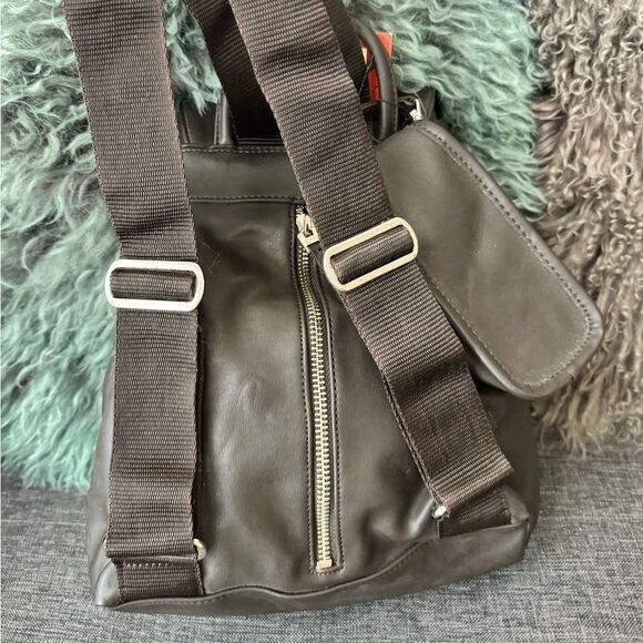 Y2K Esprit Vintage Faux Leather
Drawstring Backpack - Picture 2 of 13